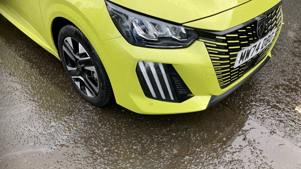 Peugeot 208 1.2 PureTech 100 Allure 5dr Petrol Hatchback - Image 34