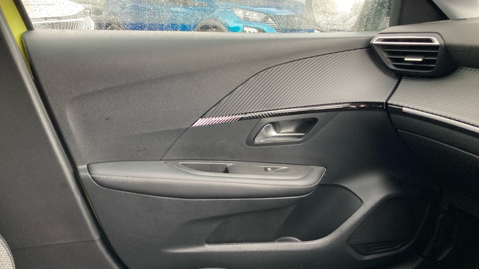 Peugeot 208 1.2 PureTech 100 Allure 5dr Petrol Hatchback - Image 39