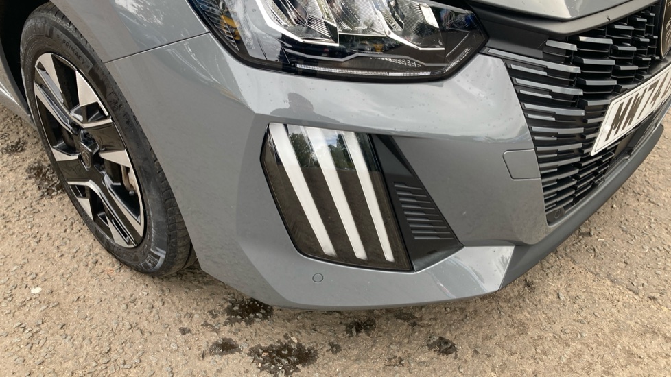 Peugeot 208 1.2 PureTech 100 Allure 5dr Petrol Hatchback - Image 22