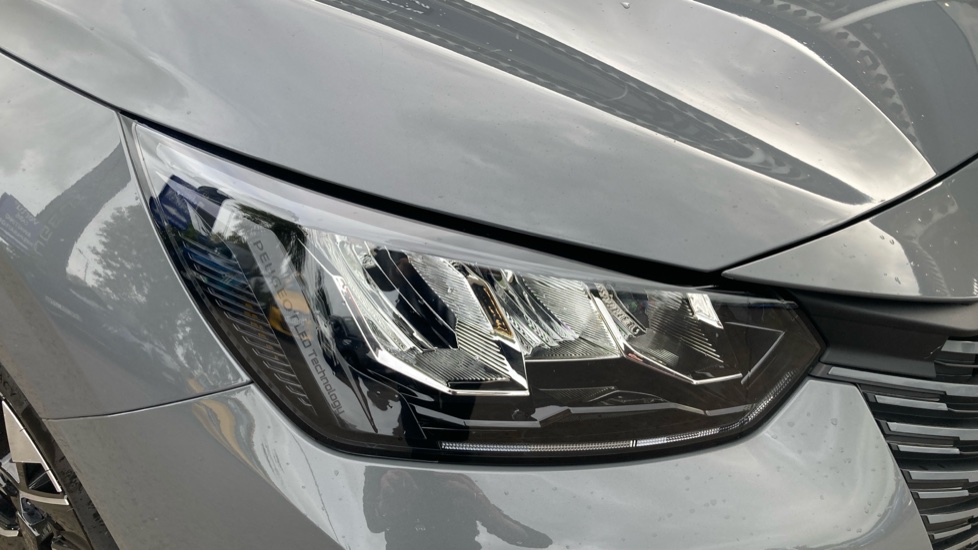 Peugeot 208 1.2 PureTech 100 Allure 5dr Petrol Hatchback - Image 24