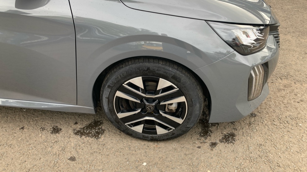 Peugeot 208 1.2 PureTech 100 Allure 5dr Petrol Hatchback - Image 25