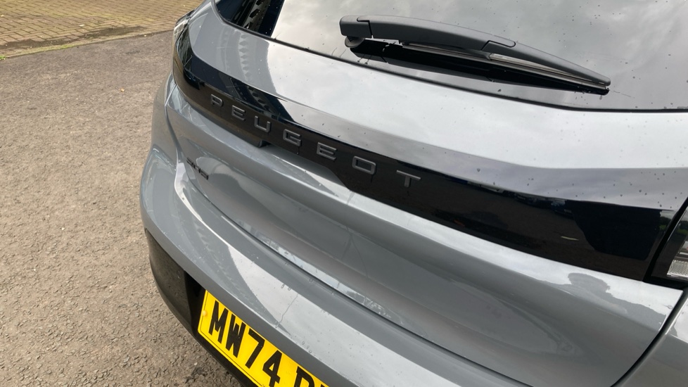 Peugeot 208 1.2 PureTech 100 Allure 5dr Petrol Hatchback - Image 28