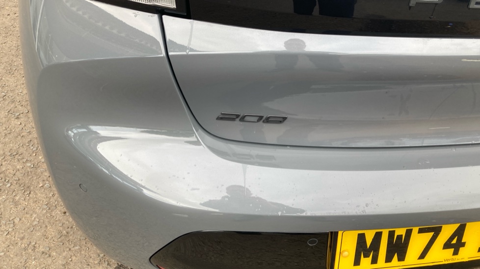 Peugeot 208 1.2 PureTech 100 Allure 5dr Petrol Hatchback - Image 30