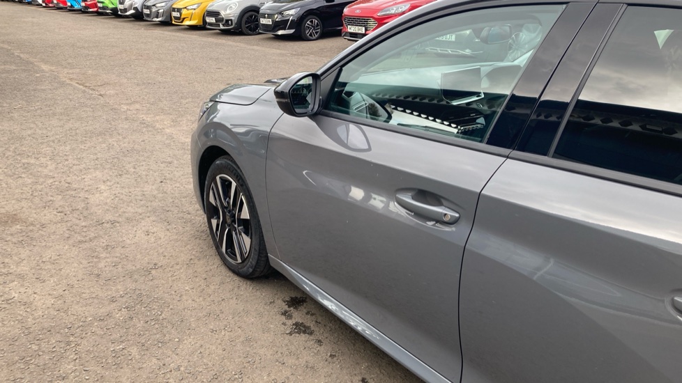 Peugeot 208 1.2 PureTech 100 Allure 5dr Petrol Hatchback - Image 33