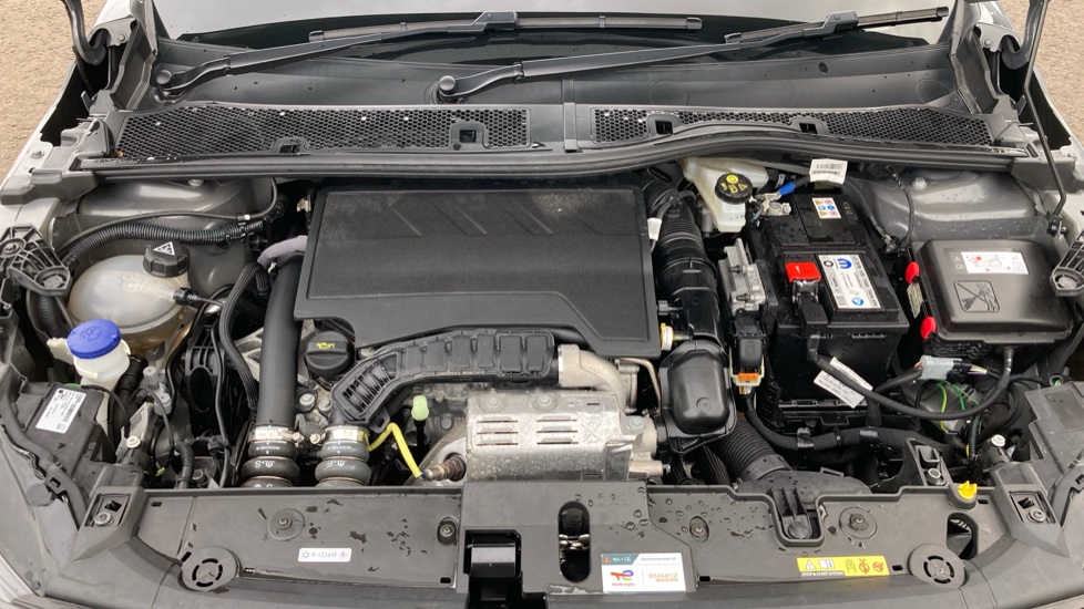 Peugeot 208 1.2 PureTech 100 Allure 5dr Petrol Hatchback - Image 35