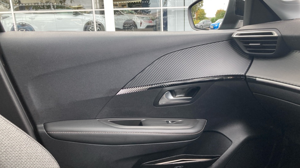 Peugeot 208 1.2 PureTech 100 Allure 5dr Petrol Hatchback - Image 41