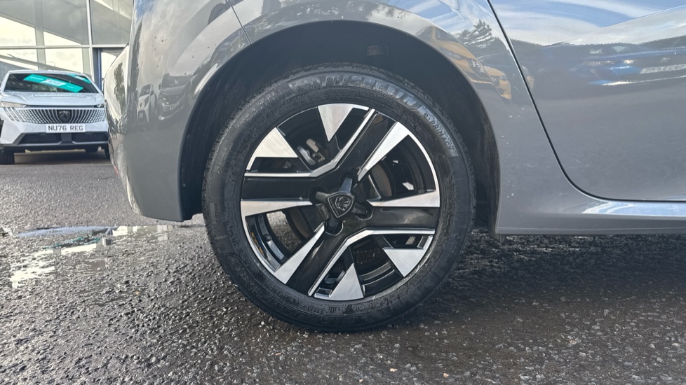 Peugeot 208 1.2 PureTech 100 Allure 5dr Petrol Hatchback - Image 7