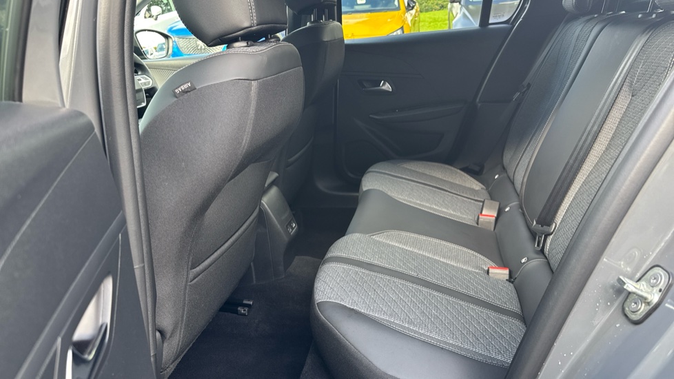 Peugeot 208 1.2 PureTech 100 Allure 5dr Petrol Hatchback - Image 16
