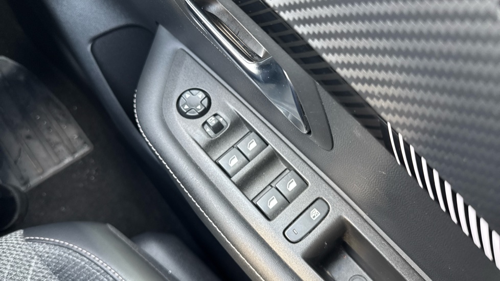 Peugeot 208 1.2 PureTech 100 Allure 5dr Petrol Hatchback - Image 22