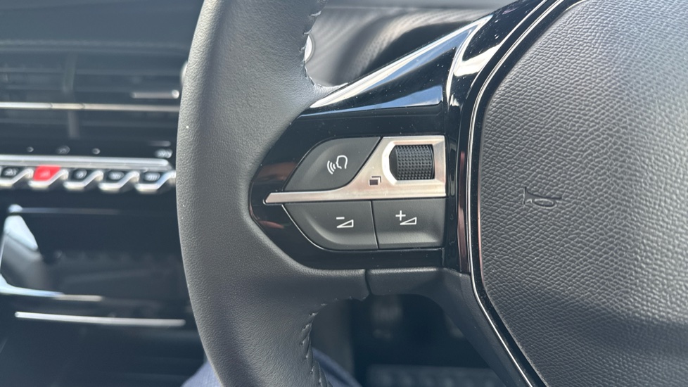 Peugeot 208 1.2 PureTech 100 Allure 5dr Petrol Hatchback - Image 27