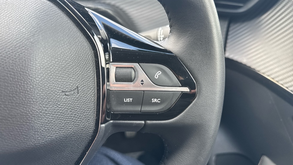 Peugeot 208 1.2 PureTech 100 Allure 5dr Petrol Hatchback - Image 28
