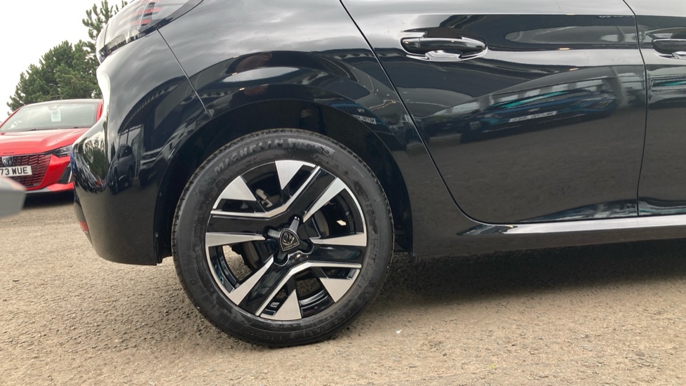 Peugeot 208 1.2 PureTech 100 Allure 5dr Petrol Hatchback - Image 7