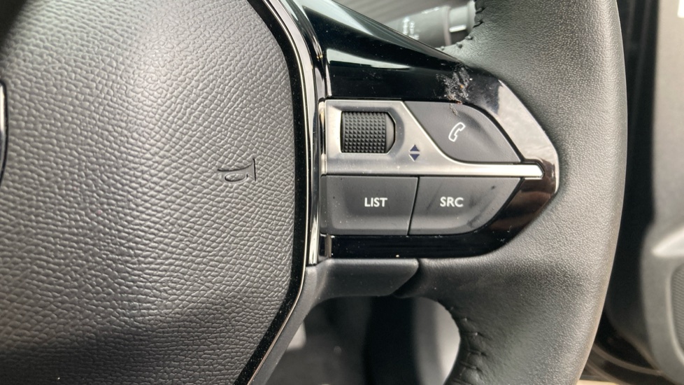 Peugeot 208 1.2 PureTech 100 Allure 5dr Petrol Hatchback - Image 22