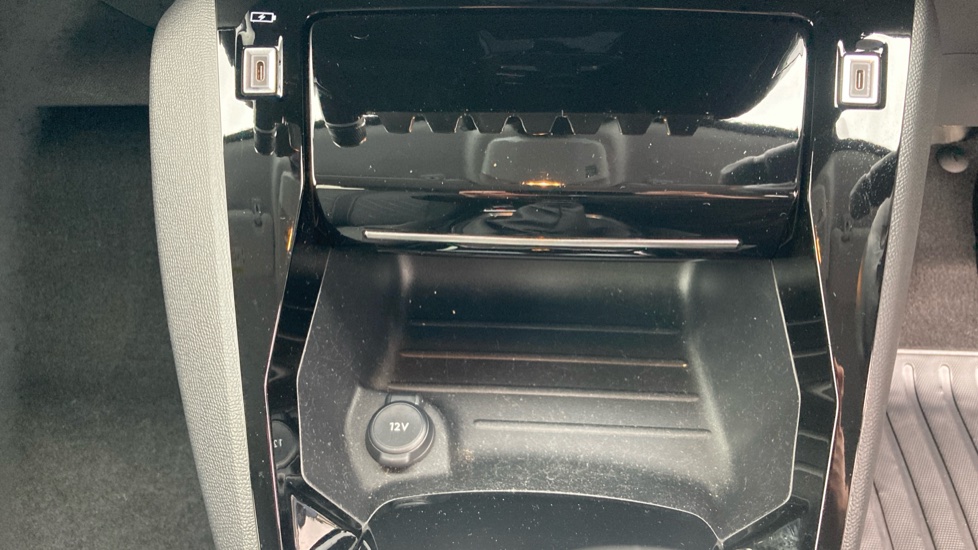 Peugeot 208 1.2 PureTech 100 Allure 5dr Petrol Hatchback - Image 30