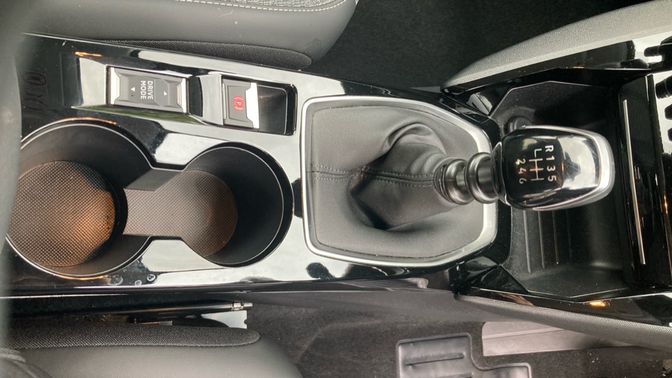 Peugeot 208 1.2 PureTech 100 Allure 5dr Petrol Hatchback - Image 31
