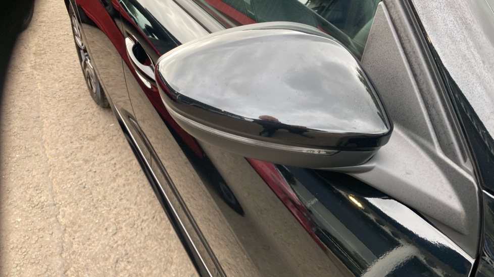 Peugeot 208 1.2 PureTech 100 Allure 5dr Petrol Hatchback - Image 35