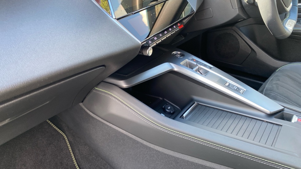 Peugeot 408 1.2 PureTech GT 5dr EAT8 Petrol Hatchback - Image 13