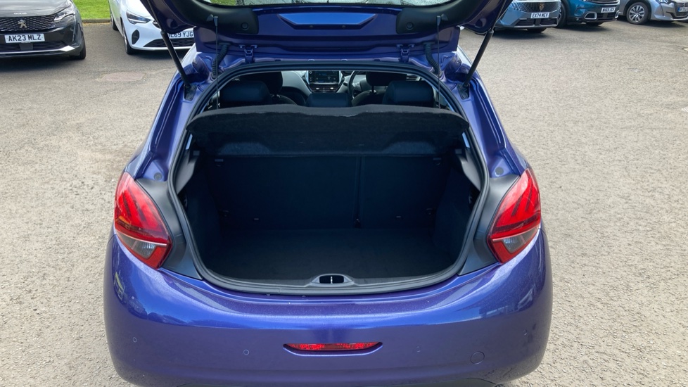 Peugeot 208 1.2 PureTech Allure Premium 5dr Petrol Hatchback - Image 4