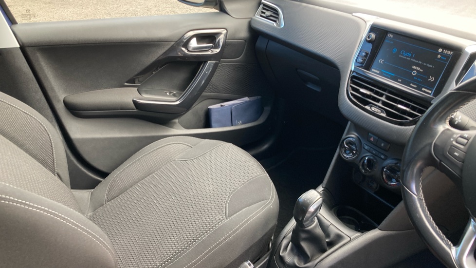 Peugeot 208 1.2 PureTech Allure Premium 5dr Petrol Hatchback - Image 14