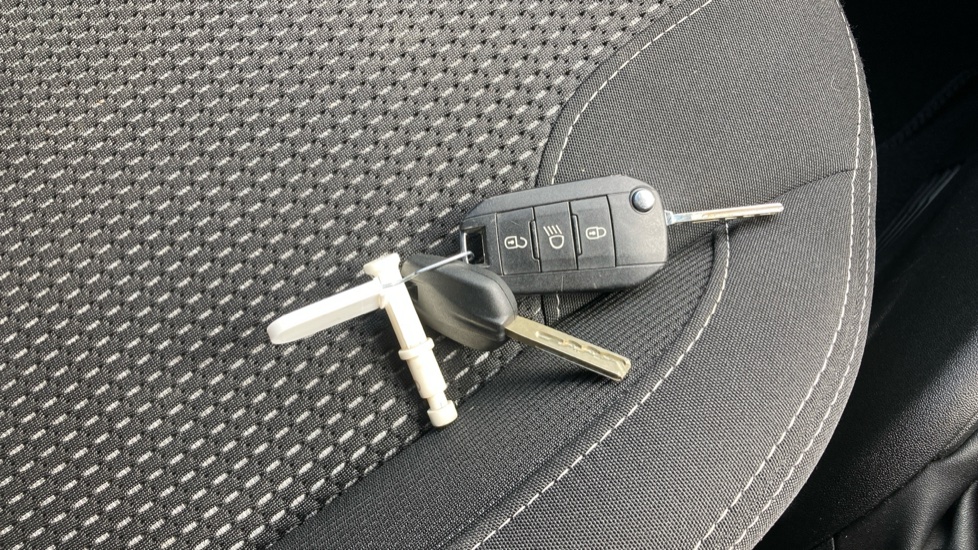 Peugeot 208 1.2 PureTech Allure Premium 5dr Petrol Hatchback - Image 20