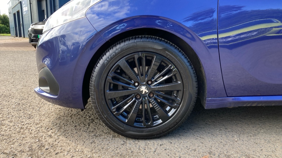 Peugeot 208 1.2 PureTech Allure Premium 5dr Petrol Hatchback - Image 21