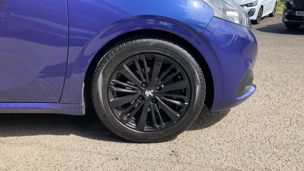 Peugeot 208 1.2 PureTech Allure Premium 5dr Petrol Hatchback - Image 24