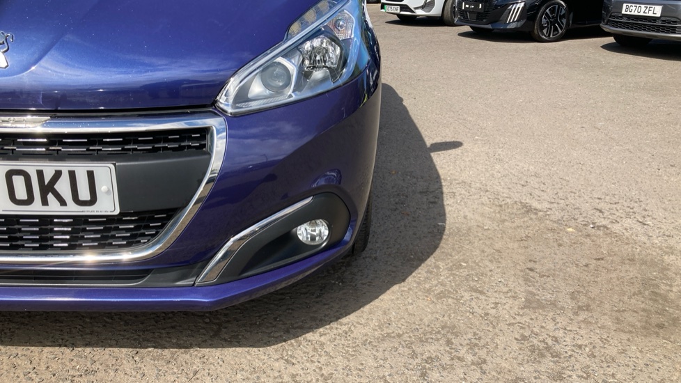 Peugeot 208 1.2 PureTech Allure Premium 5dr Petrol Hatchback - Image 25