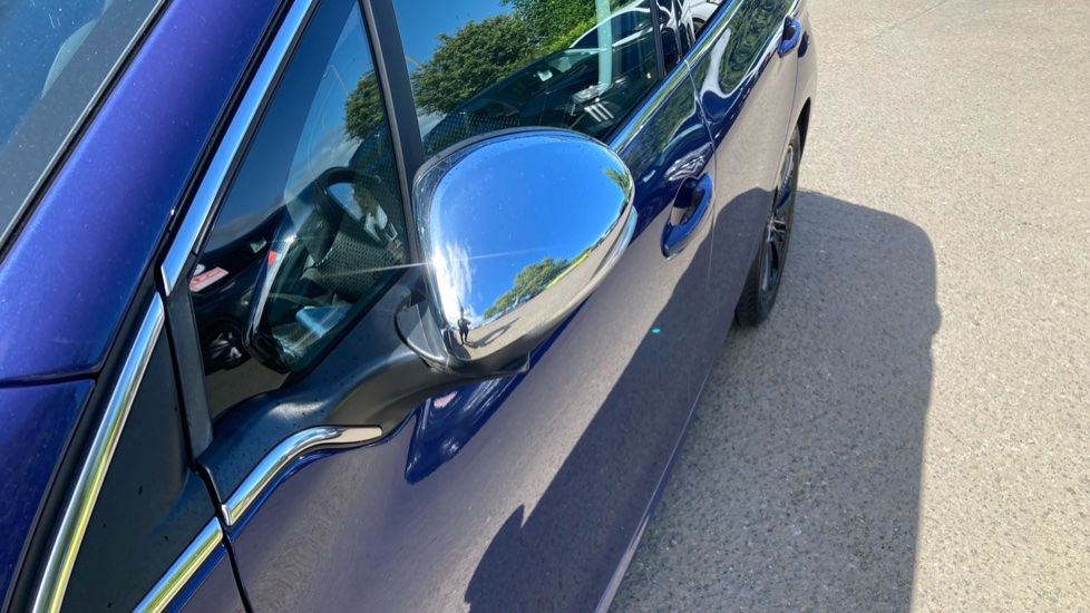 Peugeot 208 1.2 PureTech Allure Premium 5dr Petrol Hatchback - Image 27