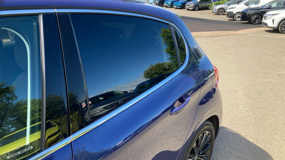 Peugeot 208 1.2 PureTech Allure Premium 5dr Petrol Hatchback - Image 28