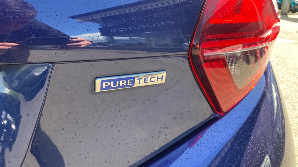 Peugeot 208 1.2 PureTech Allure Premium 5dr Petrol Hatchback - Image 33