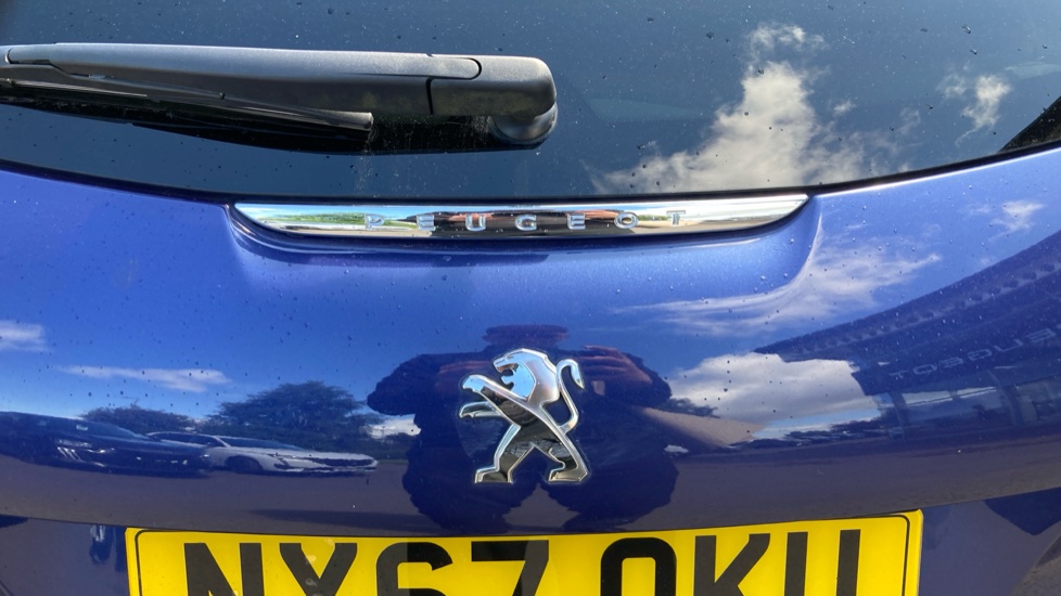 Peugeot 208 1.2 PureTech Allure Premium 5dr Petrol Hatchback - Image 34