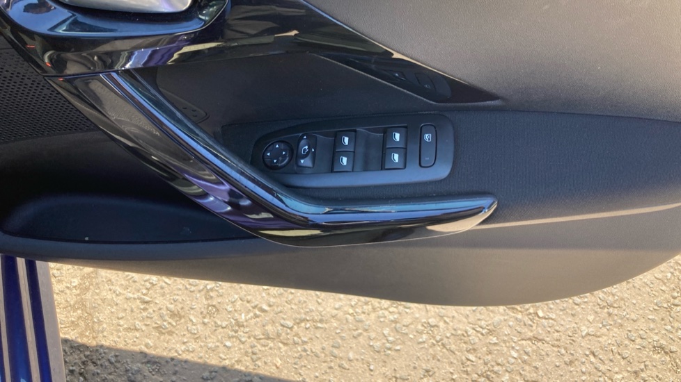Peugeot 208 1.2 PureTech Allure Premium 5dr Petrol Hatchback - Image 37
