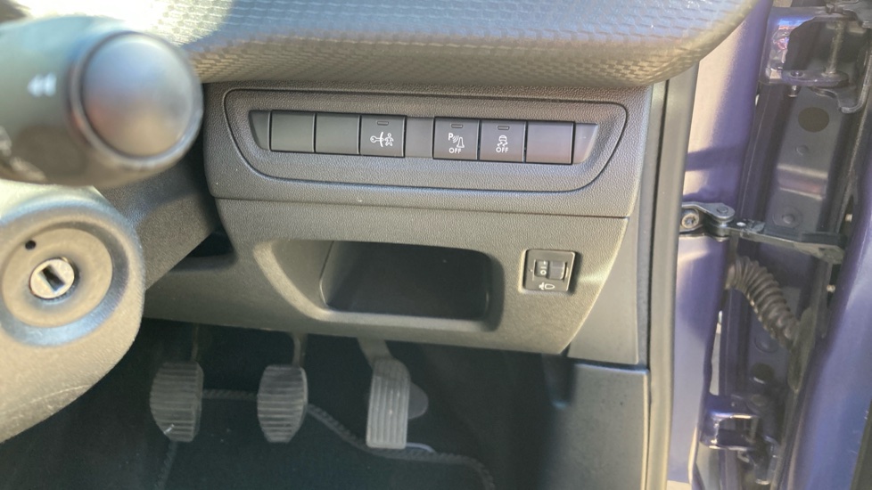 Peugeot 208 1.2 PureTech Allure Premium 5dr Petrol Hatchback - Image 38
