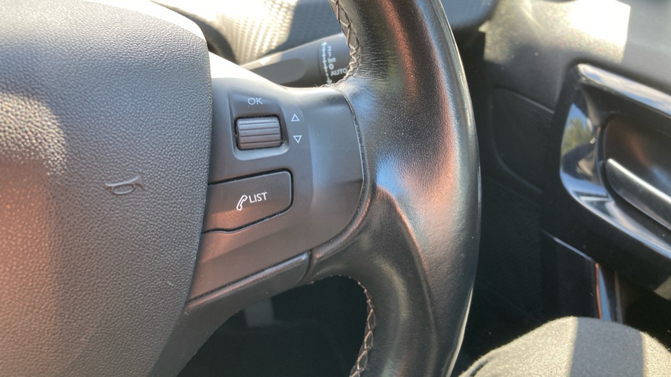 Peugeot 208 1.2 PureTech Allure Premium 5dr Petrol Hatchback - Image 39
