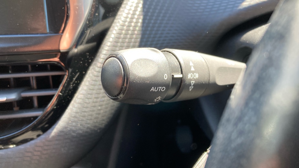 Peugeot 208 1.2 PureTech Allure Premium 5dr Petrol Hatchback - Image 42