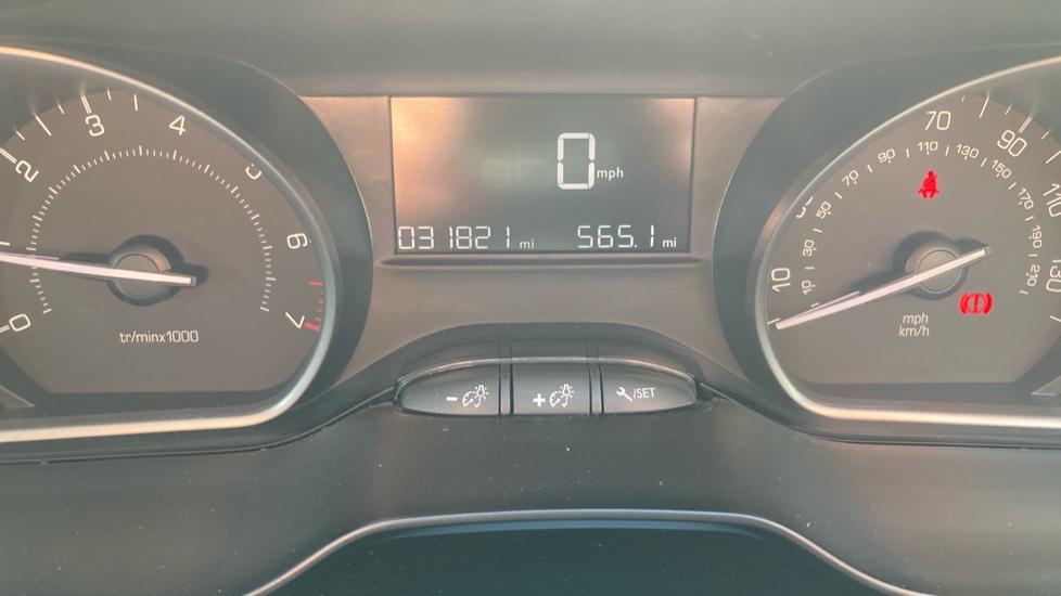Peugeot 208 1.2 PureTech Allure Premium 5dr Petrol Hatchback - Image 43