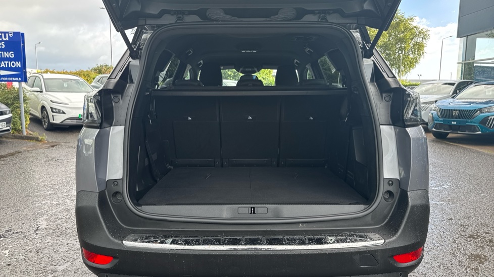 Peugeot 5008 1.5 BlueHDi Allure Premium+ 5dr EAT8 Diesel Estate - Image 4