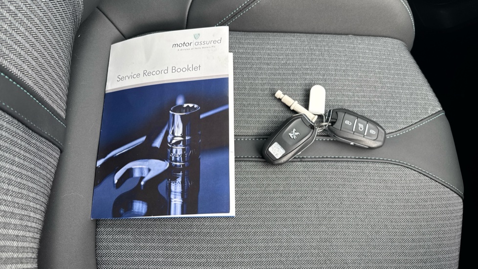 Peugeot 5008 1.5 BlueHDi Allure Premium+ 5dr EAT8 Diesel Estate - Image 19