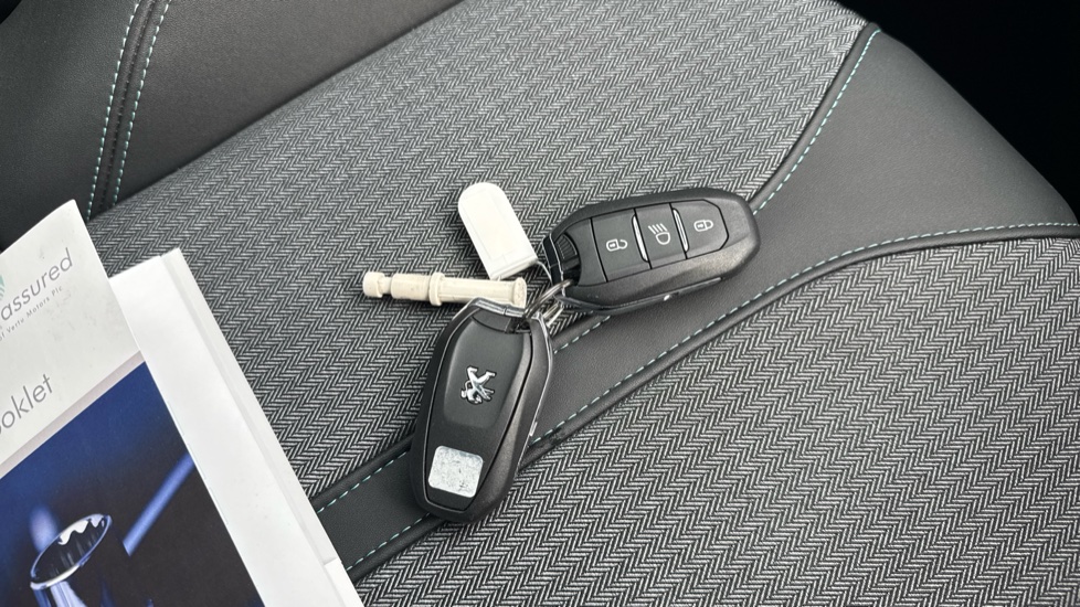 Peugeot 5008 1.5 BlueHDi Allure Premium+ 5dr EAT8 Diesel Estate - Image 20