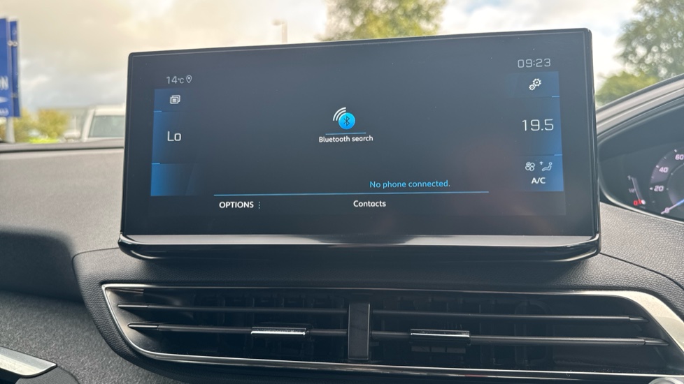Peugeot 5008 1.5 BlueHDi Allure Premium+ 5dr EAT8 Diesel Estate - Image 31