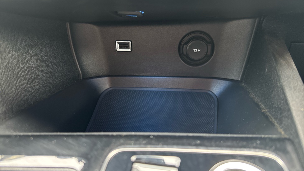 Peugeot 5008 1.5 BlueHDi Allure Premium+ 5dr EAT8 Diesel Estate - Image 34