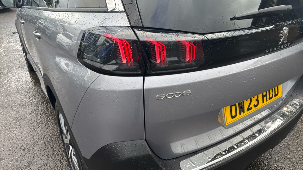 Peugeot 5008 1.5 BlueHDi Allure Premium+ 5dr EAT8 Diesel Estate - Image 43