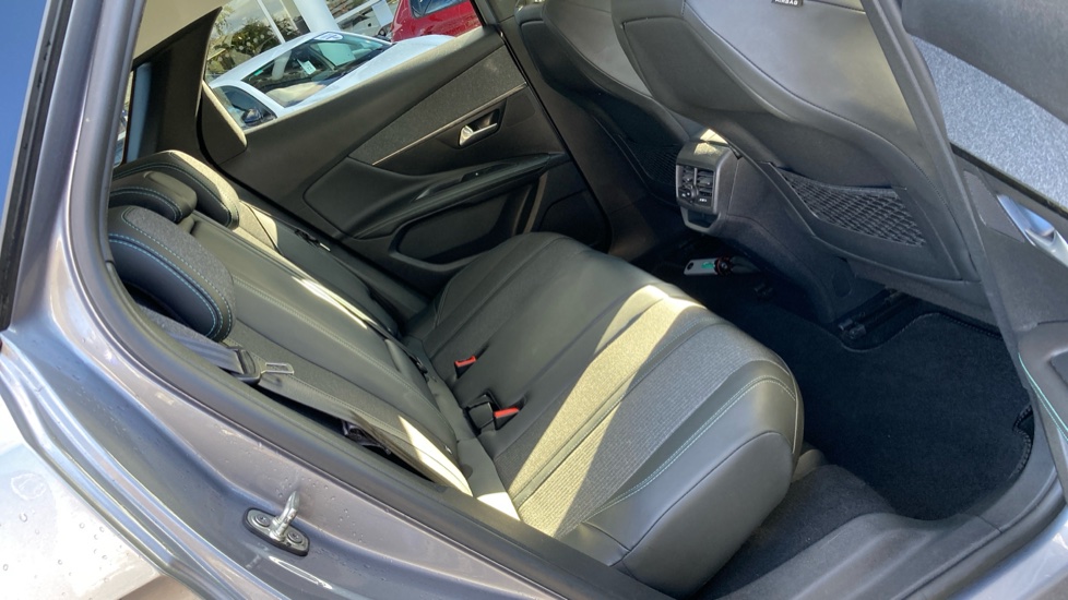 Peugeot 3008 1.5 BlueHDi Allure Premium 5dr Diesel Estate - Image 16