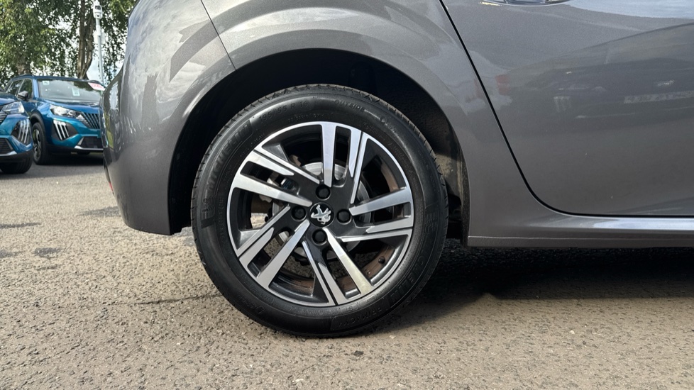Peugeot 208 1.2 PureTech 100 Allure Premium + 5dr Petrol Hatchback - Image 7