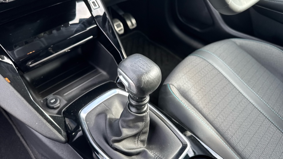 Peugeot 208 1.2 PureTech 100 Allure Premium + 5dr Petrol Hatchback - Image 13