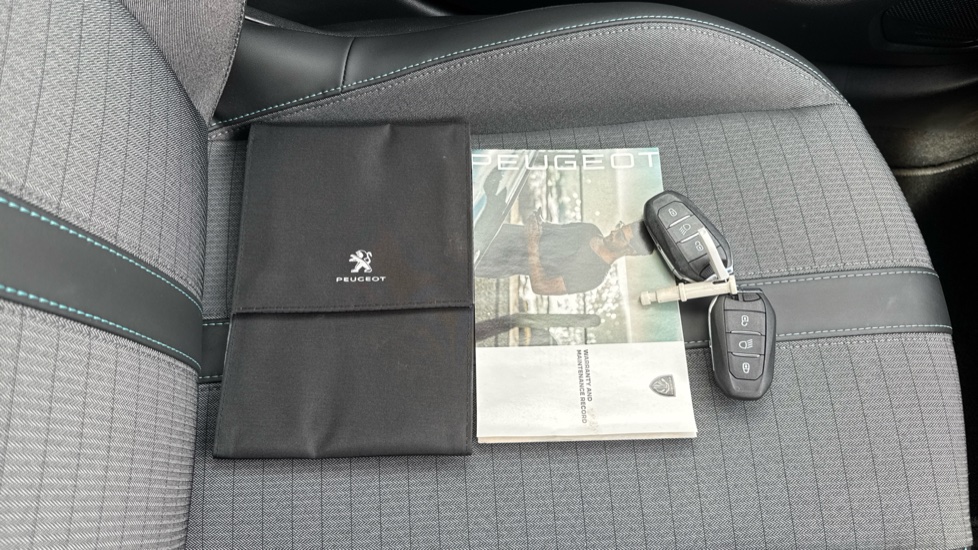 Peugeot 208 1.2 PureTech 100 Allure Premium + 5dr Petrol Hatchback - Image 19