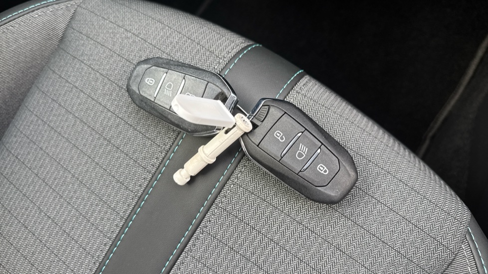 Peugeot 208 1.2 PureTech 100 Allure Premium + 5dr Petrol Hatchback - Image 20