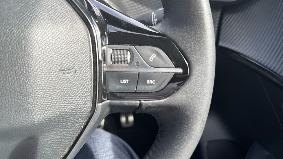 Peugeot 208 1.2 PureTech 100 Allure Premium + 5dr Petrol Hatchback - Image 29