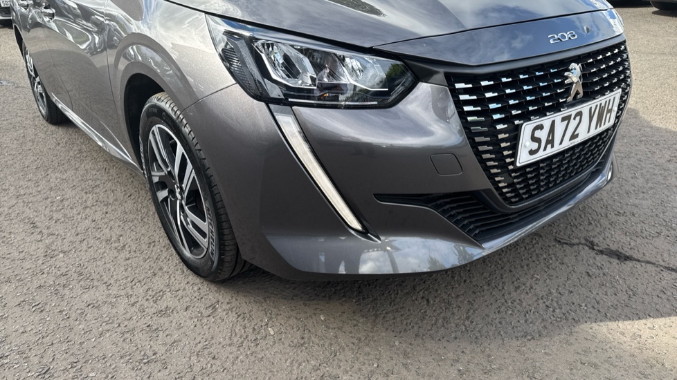 Peugeot 208 1.2 PureTech 100 Allure Premium + 5dr Petrol Hatchback - Image 41