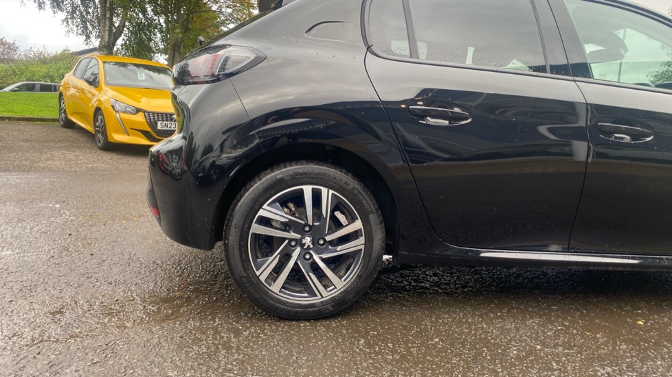 Peugeot 208 1.2 PureTech 100 Allure Premium + 5dr Petrol Hatchback - Image 7